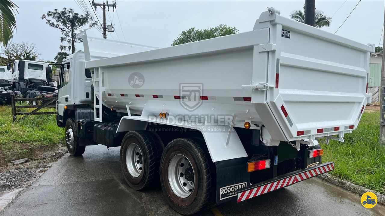 CARROCERIA SOBRE CHASSI  TRUCK BASCULANTE RodoMuller Implementos Agrícolas e Rodoviários LAURO MULLER SANTA CATARINA SC